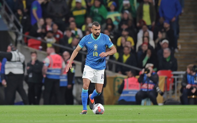 Titular nos dois amistosos da Seleção Brasileira, Fabrício Bruno alcança marca impressionante