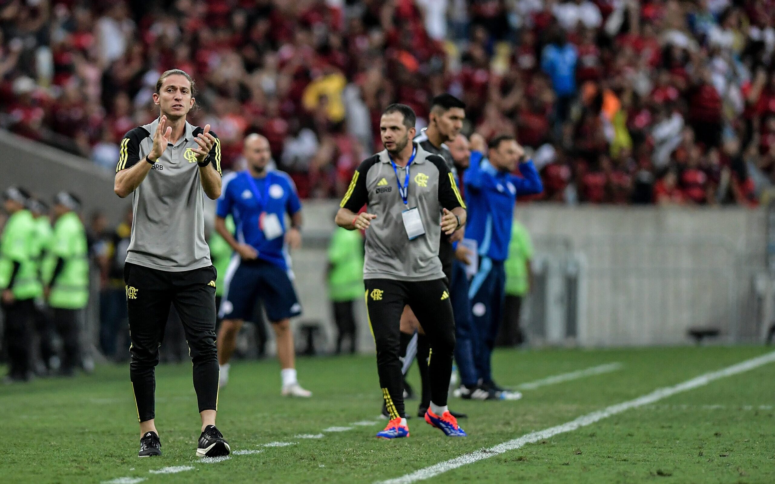 Filipe Luís elogia torcida e comenta sobre comparação com virada na Libertadores de 2019