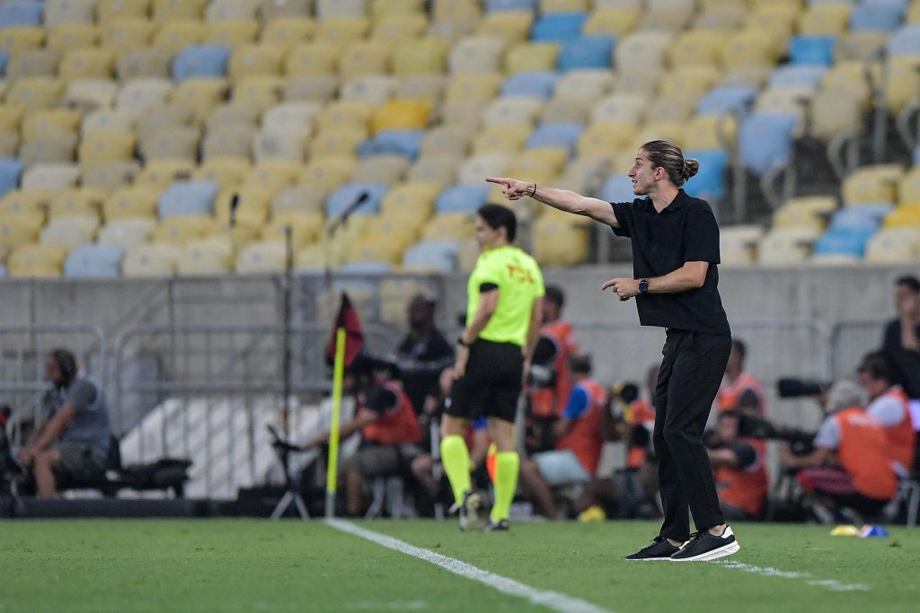 Filipe Luís compara o que sentiu nas estreias pelo Flamengo como jogador e treinador - confira