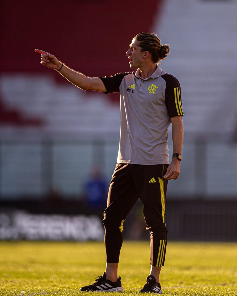 Filipe Luís faz discurso emocionante em despedida no Sub-17 - veja o vídeo