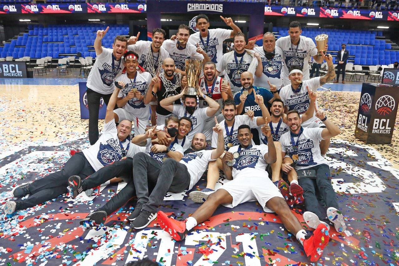 O MUNDO DE NOVO! FlaBasquete sobra no Intercontinental da FIBA e é  bicampeão mundial de clubes - Flamengo