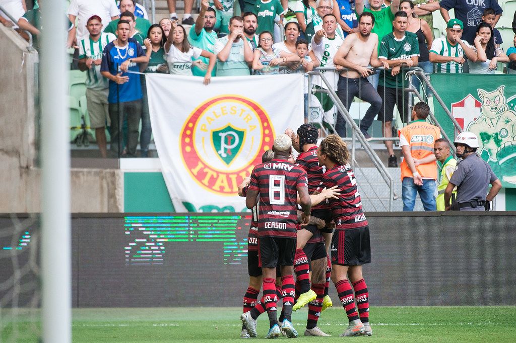 Palmeiras encara São Paulo com rivalidade alimentada por decisões