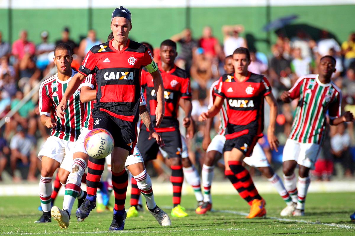 Flamengo deverá improvisar Isla de zagueiro contra Del Valle FlaResenha