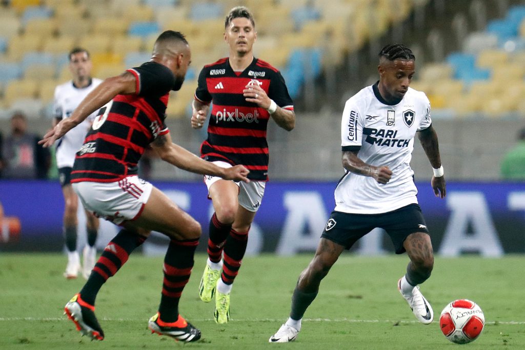 Com Tiquinho Soares, veja a provável escalação do Botafogo para enfrentar o Flamengo