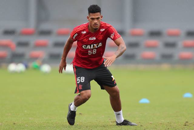 Flamengo acerta empréstimo de Rafael Santos com Apoel