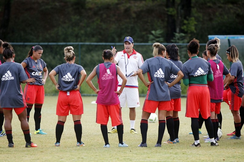 O time não é da Marinha, é do Flamengo': coordenador do futebol