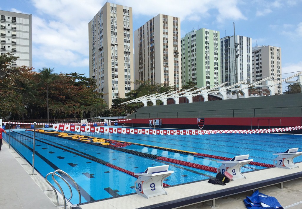 Flamengo inaugura piscina olímpica com homenagem ao técnico Rômulo