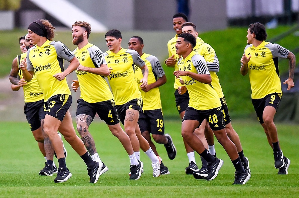 Alex Sandro deve estrear contra o Vasco; Flamengo foca na preparação do lateral