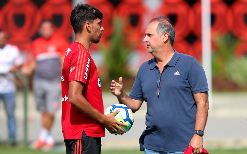 Flamengo busca reforços para variar formas de jogar. FlaResenha