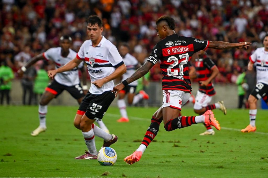 Artilheiro do São Paulo no Brasileirão desfalca o time contra o Flamengo - entenda