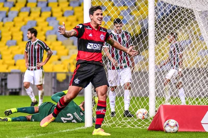 Jogo entre Fluminense e Flamengo quebra recorde de live no