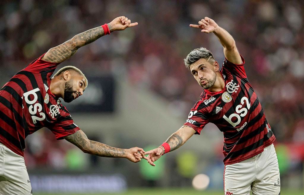 Arrascaeta decide no fim e Flamengo vira para cima do Atlético-MG