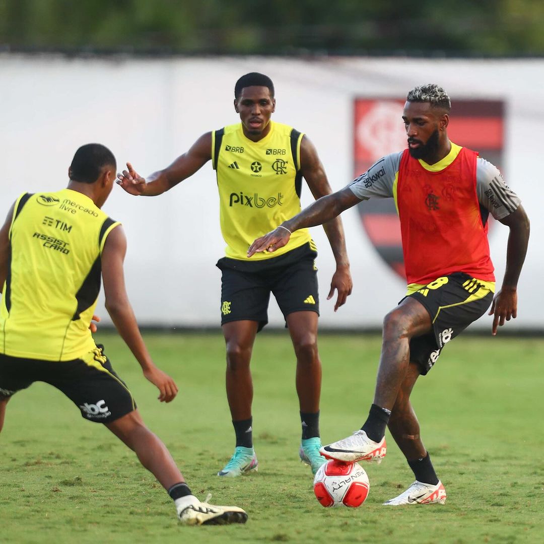 Tite terá força máxima para a estreia no Campeonato Brasileiro e terá novidade no banco