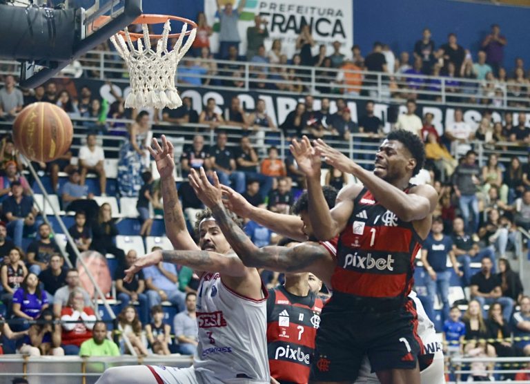 Final do NBB - veja horário e onde assistir AO VIVO o jogo 3 entre Franca e Flamengo