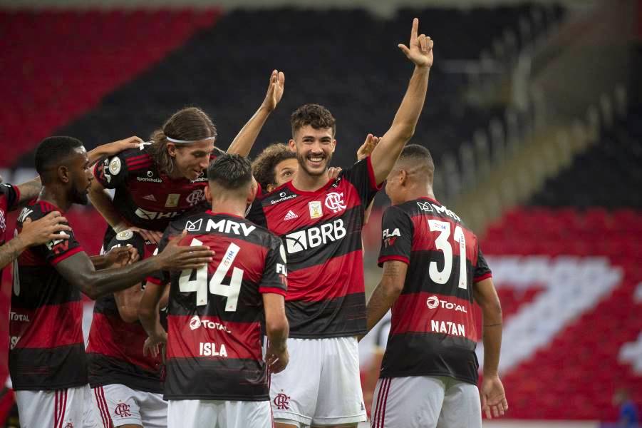 Alvo da torcida do Flamengo após derrota para o Grêmio, Isla