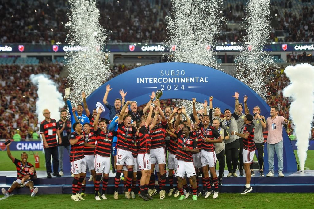 Flamengo renova com zagueiro campeão Mundial Sub-20 e jogador tem multa astronômica - confira os valores