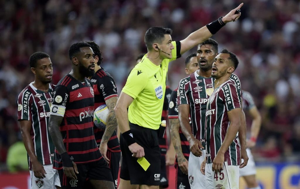 Escala de arbitragem para o Fla-Flu da 30ª rodada do Brasileirão