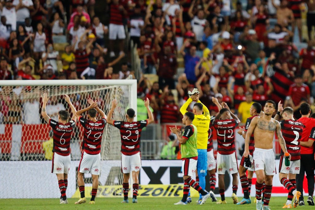 SAIU! Confira a escalação do Flamengo para encarar o Bragantino - Coluna do  Fla