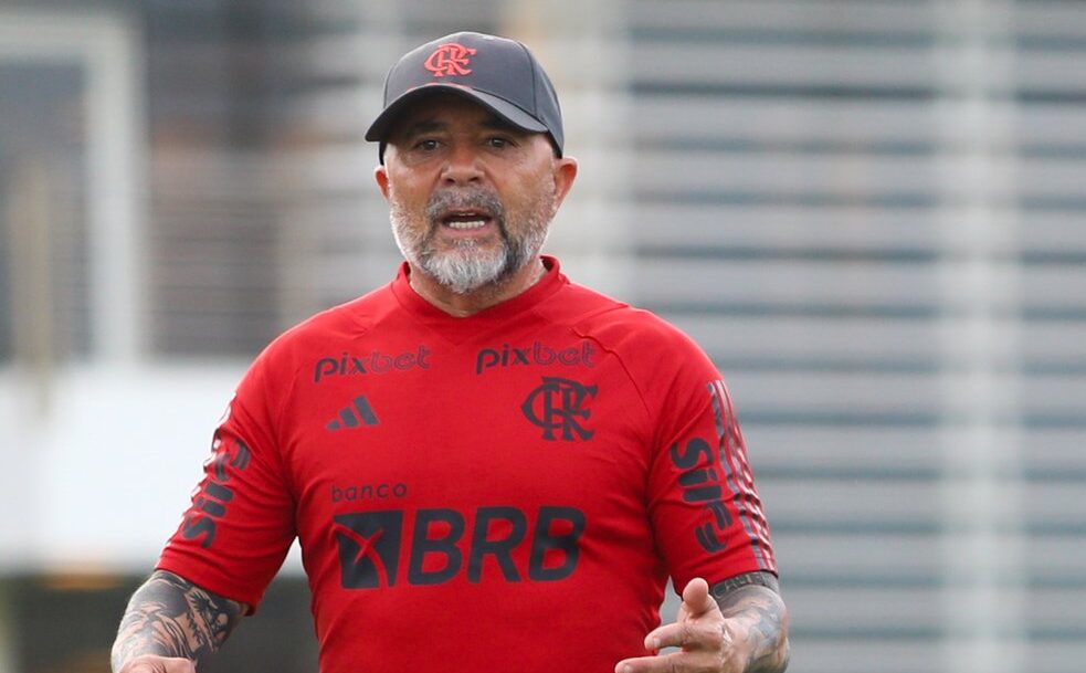 Sampaoli chega ao Ninho para treino do Flamengo hoje (26)