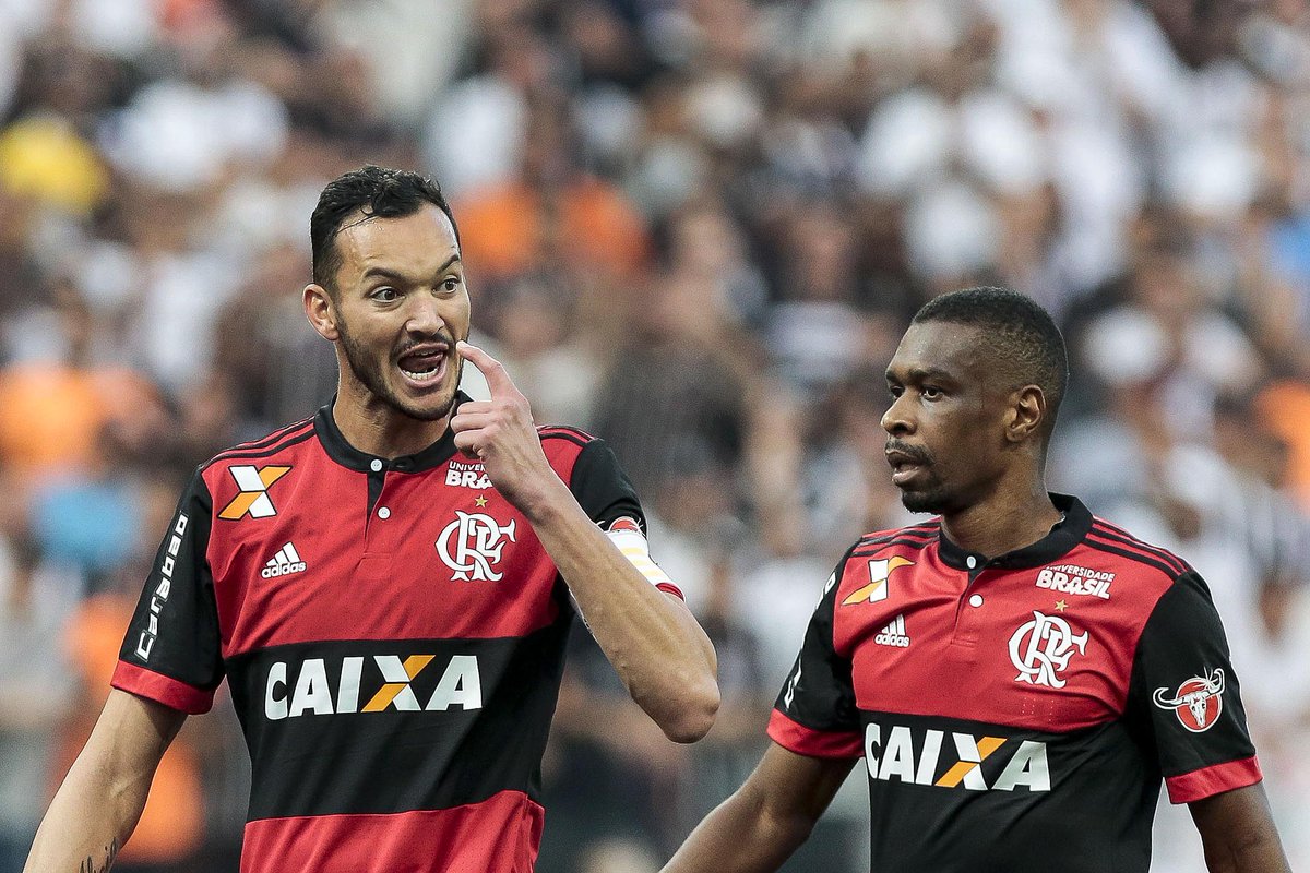 EXCLUSIVO  Jogadores do Flamengo fazem reunião a portas fechadas