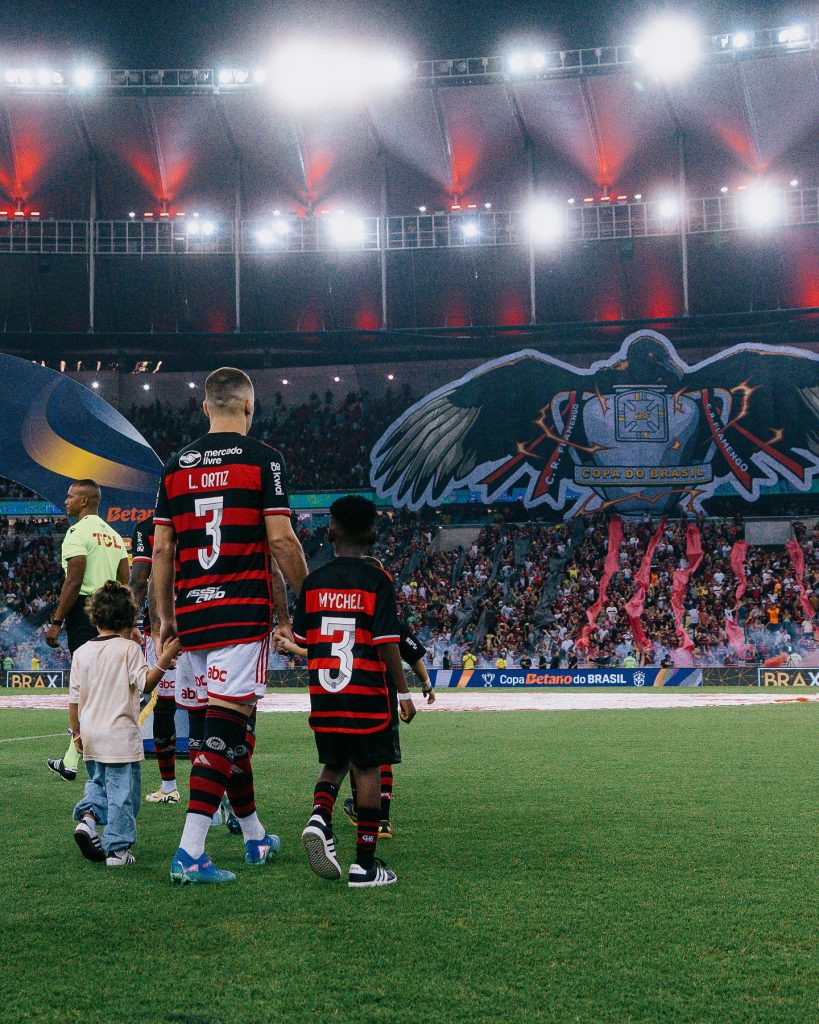 Camisa 10 da zaga - Léo Ortiz é o jogador com maior precisão de passes no Flamengo de Filipe Luís