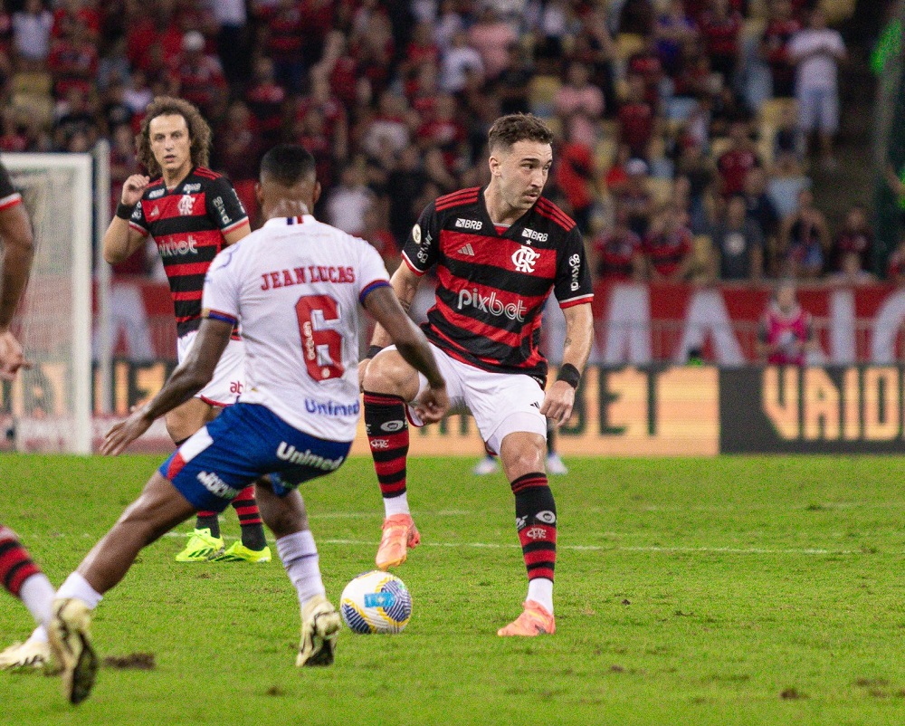 Com Bruno Henrique de titular e retorno de Fabrício Bruno, o Flamengo está escalado para enfrentar o Fluminense