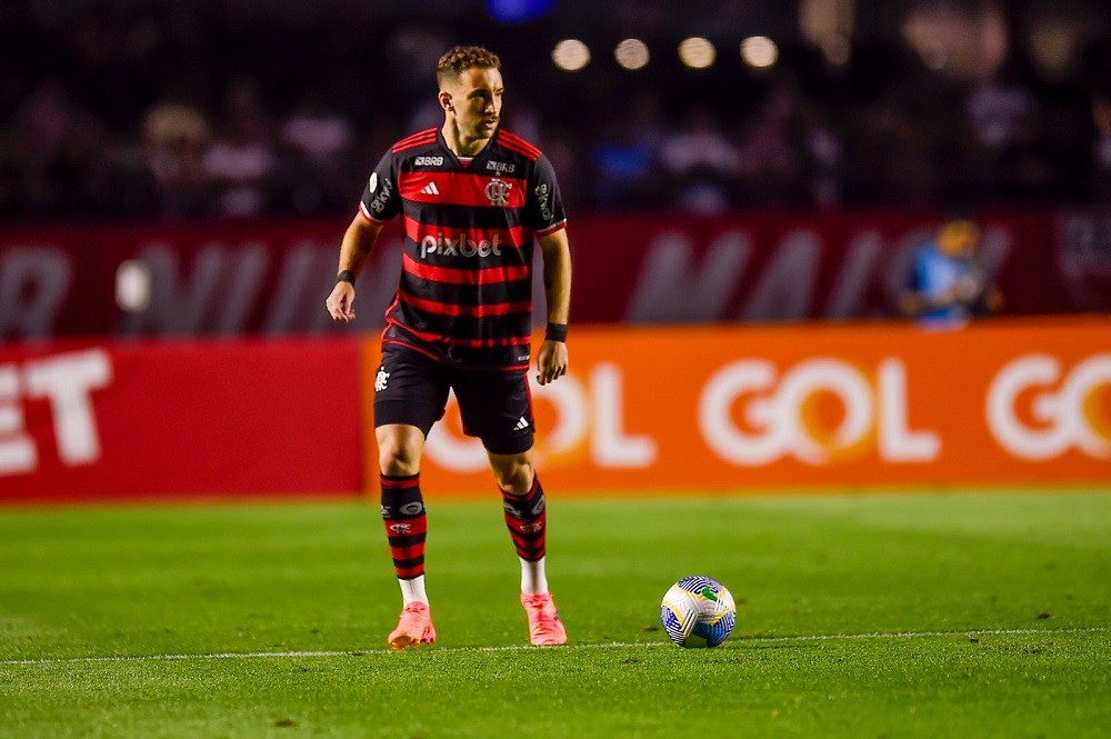 De volta ao time, Talles Magno projeta duelo contra o Flamengo: "Estamos prontos para batalhar"