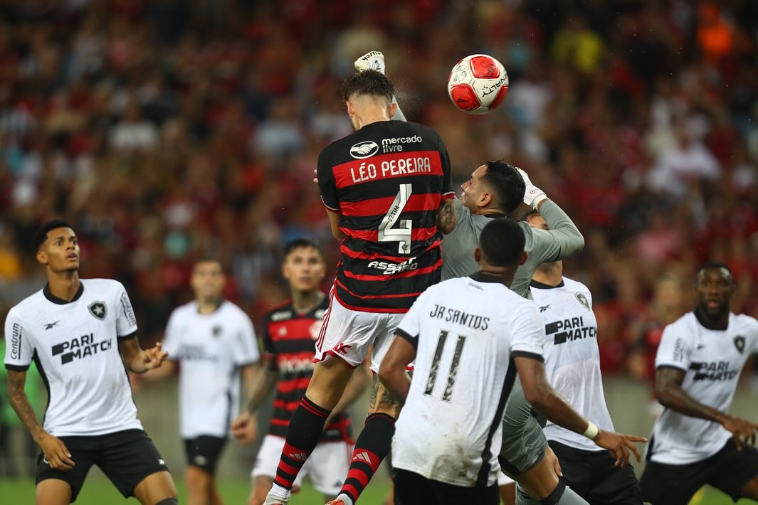 Carrasco? Léo Pereira teve participações em gols nos últimos três clássicos contra o Botafogo