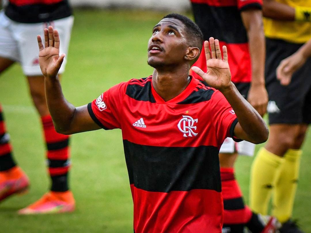 Isla não é mais jogador do Flamengo, Coluna do Venê