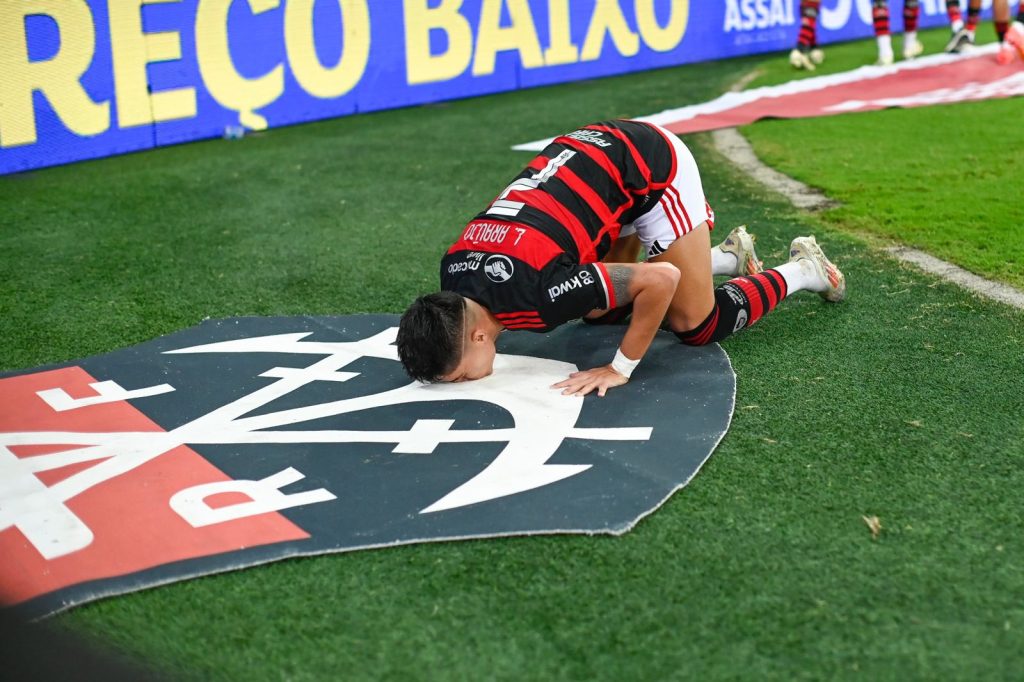 Veja quanto tempo Luiz Araújo pode ficar fora do Flamengo por conta de lesão