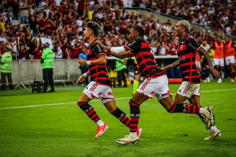 Com nove desfalques, o Flamengo está escalado para enfrentar o Athletico