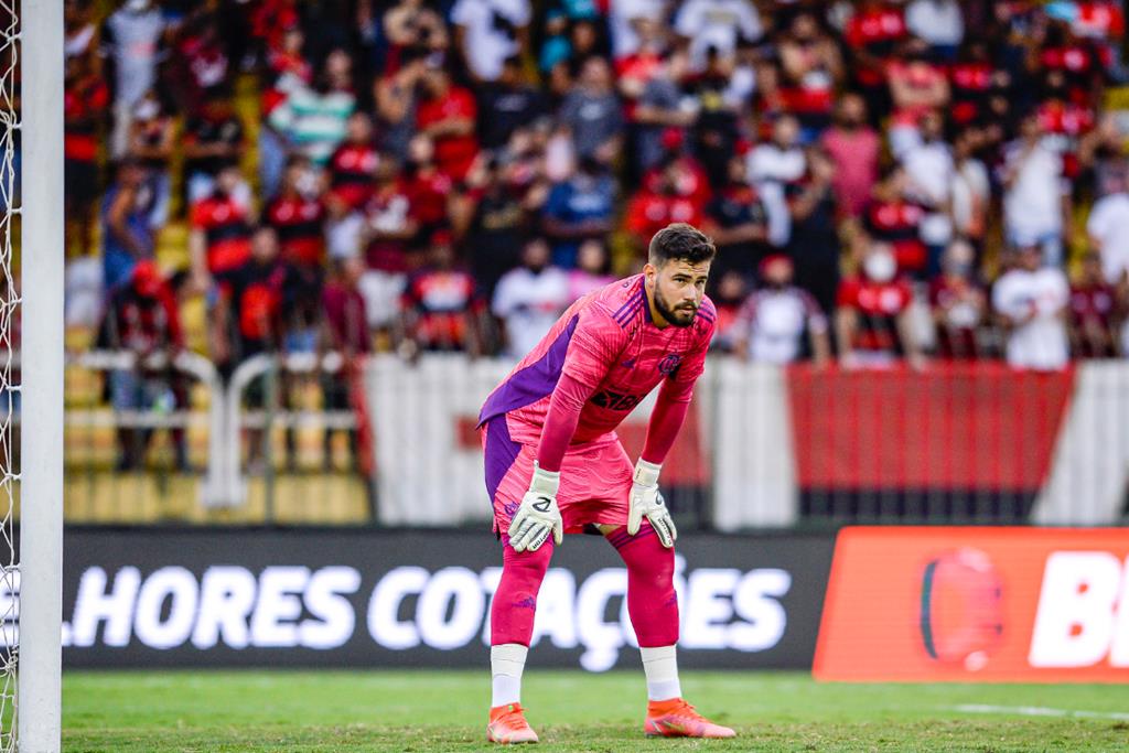 Novo titular? Matheus Cunha é eleito melhor goleiro da rodada do Brasileirão