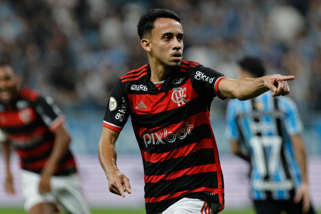 Mais um desfalque? Jogador do Flamengo é substituído com dores e preocupa para próximas partidas