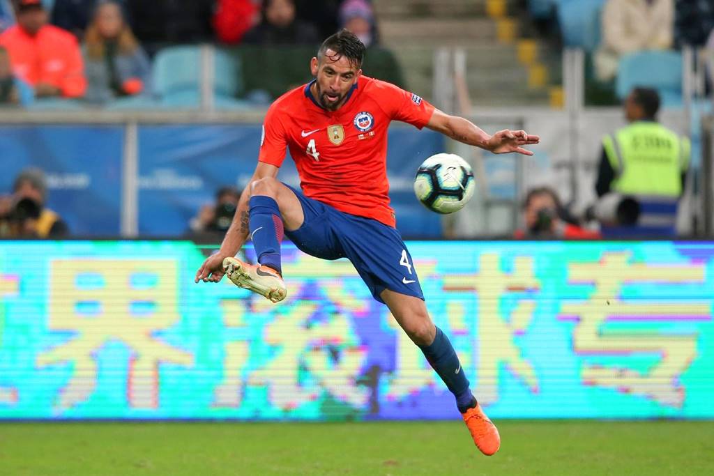 Como Mauricio Isla pode ajudar o time do Flamengo 