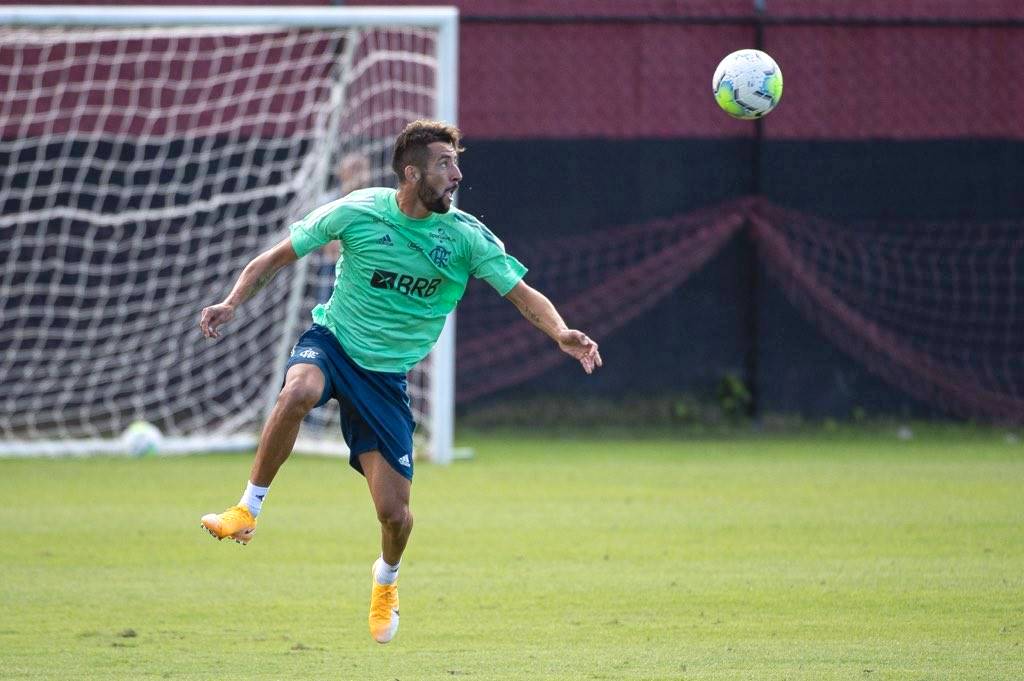 Como Mauricio Isla pode ajudar o time do Flamengo 