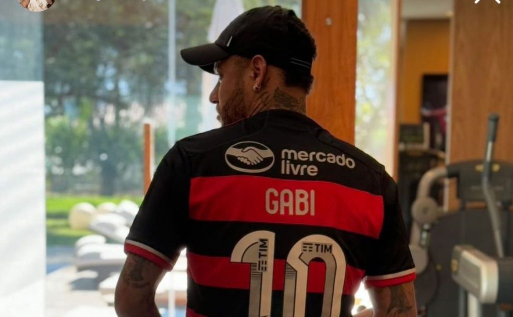 Craque novo no Mengão? Neymar visita vestiário do Flamengo após vitória sobre o Grêmio - veja o vídeo