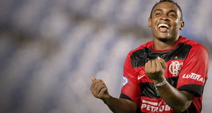 Obina escolhe seu top-10 de gols favoritos com a camisa do Flamengo - veja