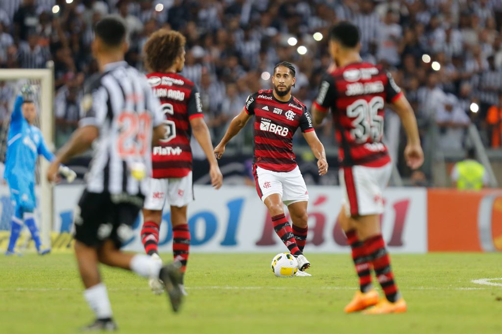 Com time alternativo, Flamengo recebe Atlético-MG pelo Brasileirão