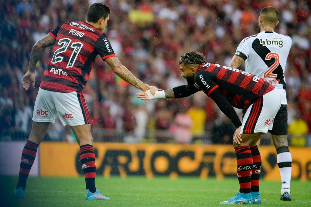 Pedro e Gabigol estão suspensos em jogo do Flamengo contra o Goiás