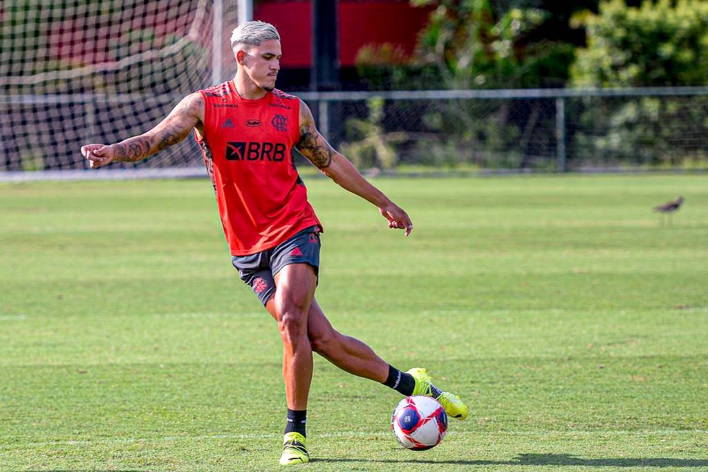 Volta de Pedro aos treinos do Flamengo é marcada por