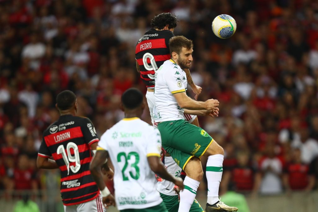 CBF define arbitra para o duelo entre Flamengo e Fortaleza no Brasileirão - confira