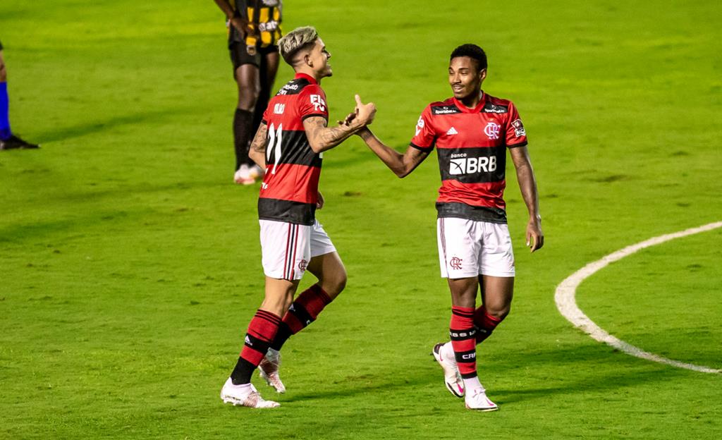 Flamengo deverá improvisar Isla de zagueiro contra Del Valle FlaResenha