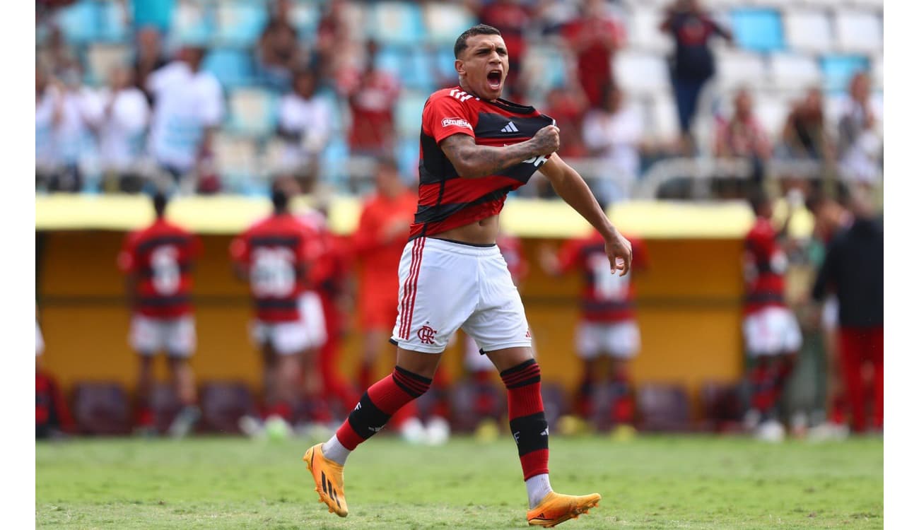 Seis atletas do Flamengo foram negociados para o futebol português em 2024