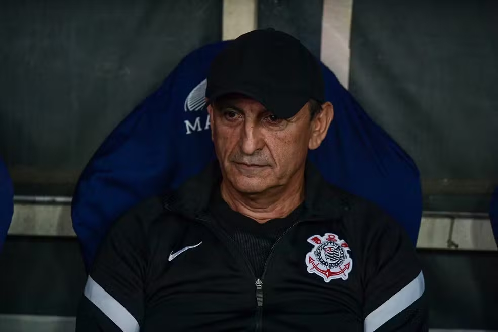 Corinthians paga multa ao Flamengo por escalar Hugo Souza na Copa do Brasil