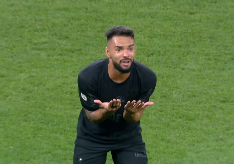 Matheuzinho faz gol e sai lesionado no Corinthians - equipe enfrenta o Flamengo no fim de semana