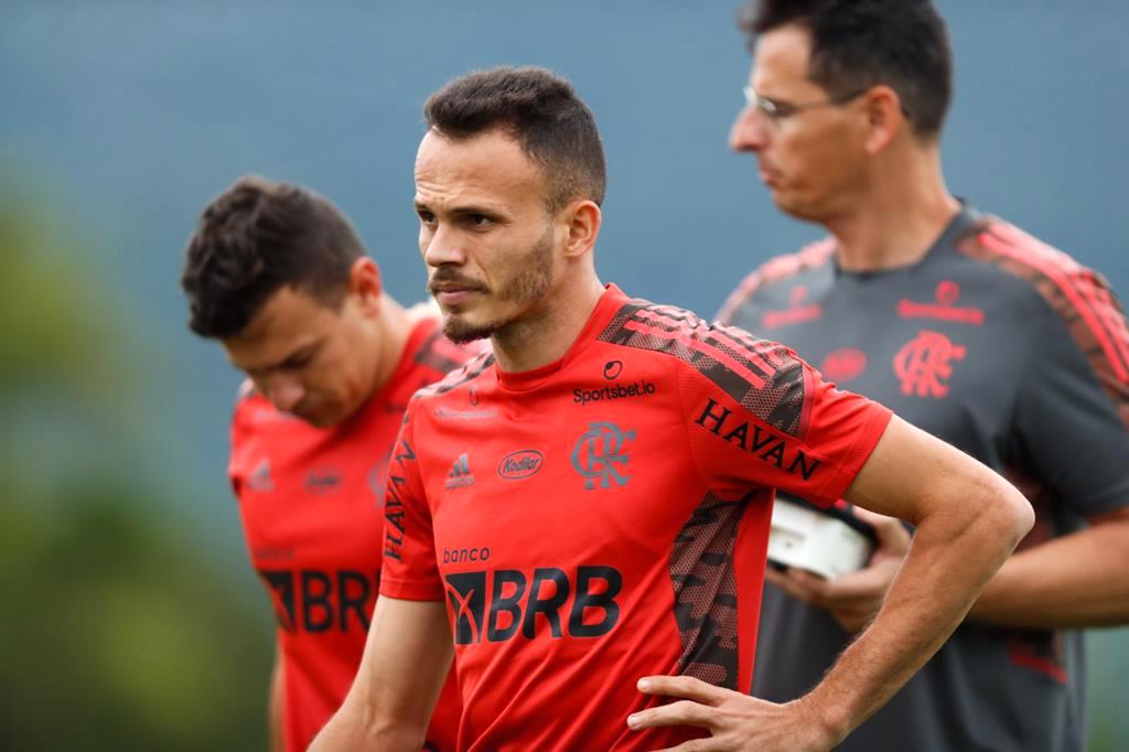 Como chega Ayrton Lucas e como o ala pode contribuir no Flamengo de Paulo  Sousa