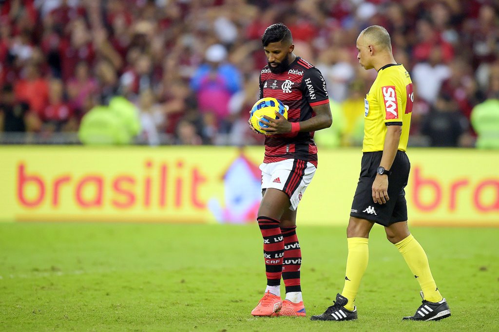 Com Gabigol de titular, Flamengo de Filipe Luís está escalado na estreia do treinador - veja o time