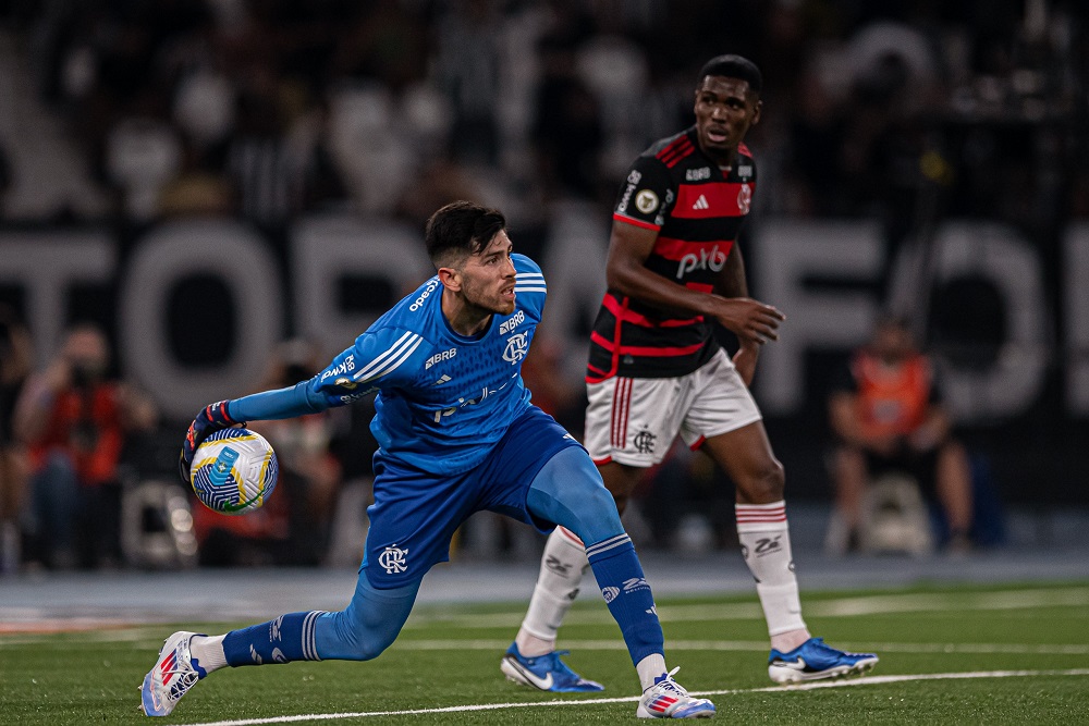 Qual foi a última vez que o Flamengo sofreu quatro gols antes da goleada para o Botafogo?