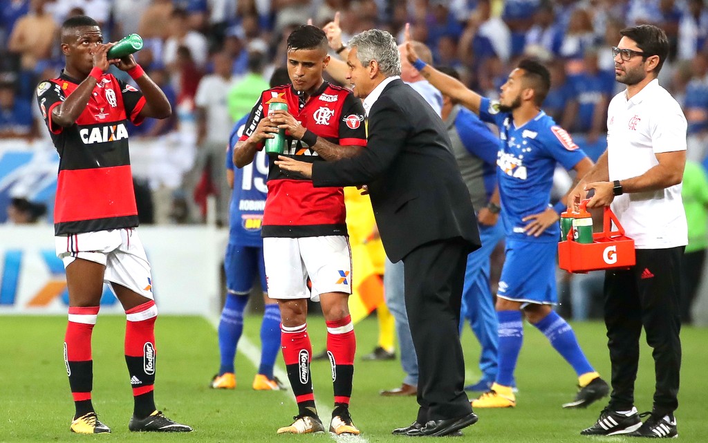 Ex-treinador de Vini Jr no Flamengo, Reinaldo Rueda manda mensagem para atacante após resultado da Bola de Ouro