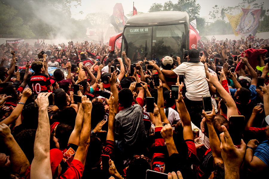 Torcedores do Flamengo criticam promessa da base que saiu do clube